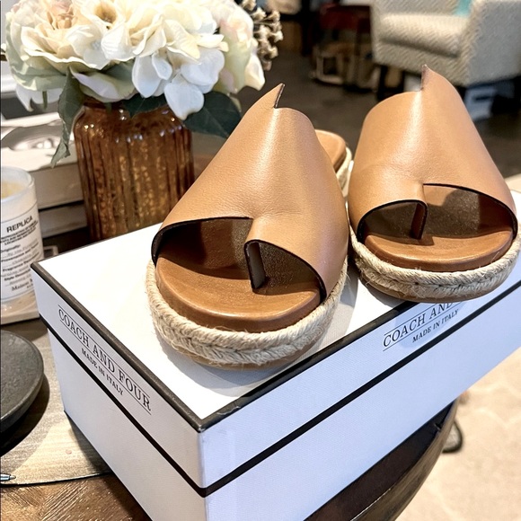 COACH AND FOUR Leather Slides - Picture 3 of 6